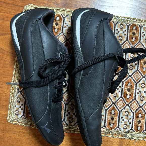 Puma black sneakers size 6.5 - Picture 2 of 5
